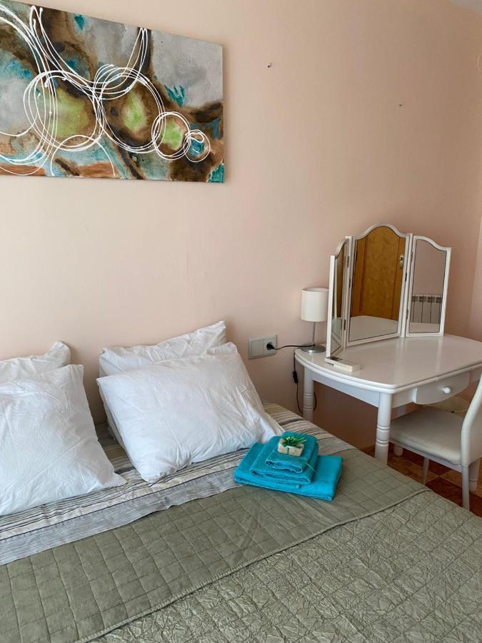 Comfortable Guest Room With Balcony Beniarjo Luaran gambar