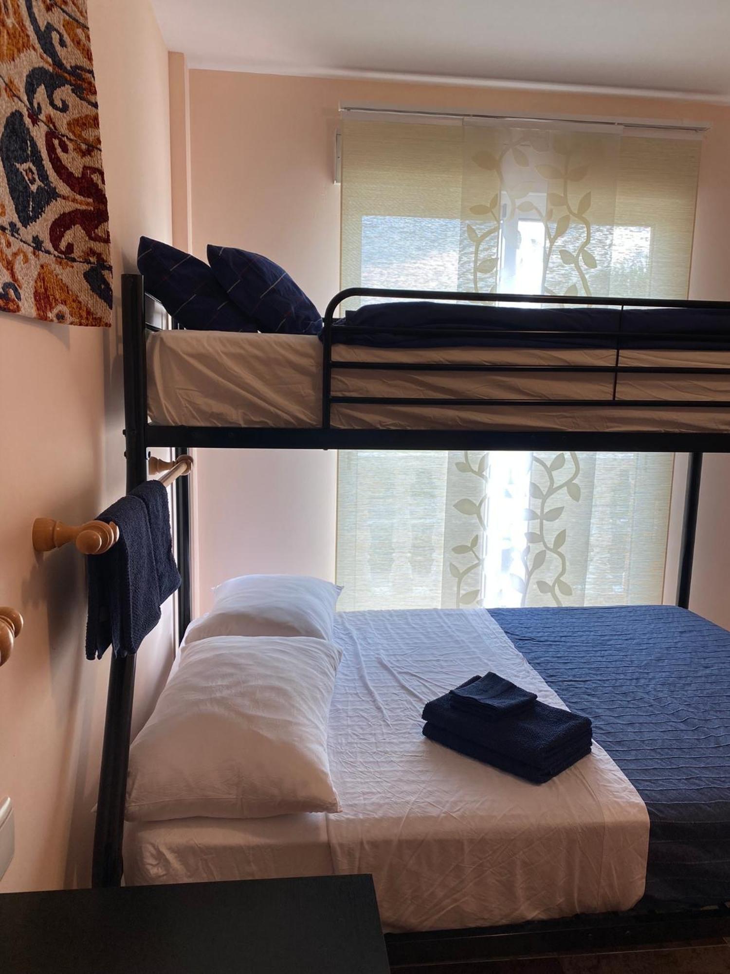 Comfortable Guest Room With Balcony Beniarjo Luaran gambar
